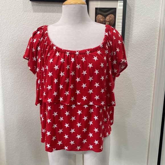🇺🇸🇺🇸🇺🇸 On or off shoulder top - Picture 2 of 9